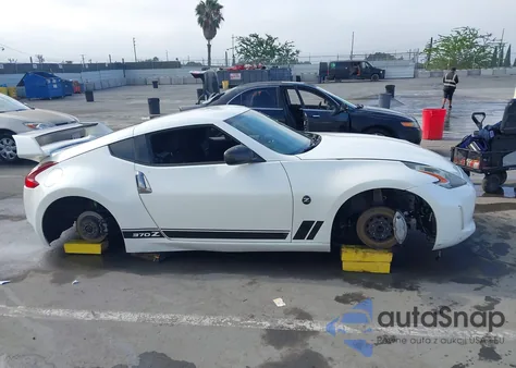2019 Nissan 370Z z USA, uszkodzony, nr VIN JN1AZ4EH7KM420255